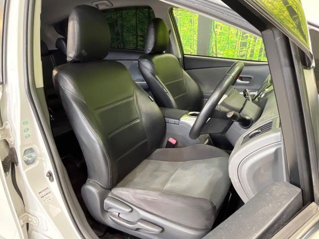 TOYOTA PRIUS Alpha 2012