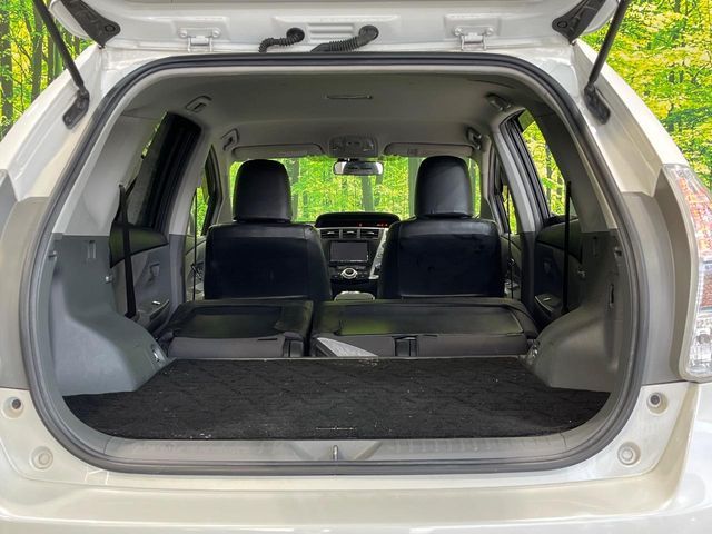 TOYOTA PRIUS Alpha 2012