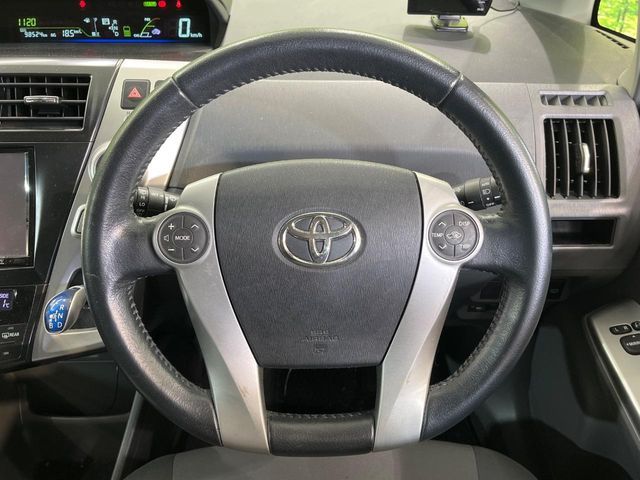 TOYOTA PRIUS Alpha 2012