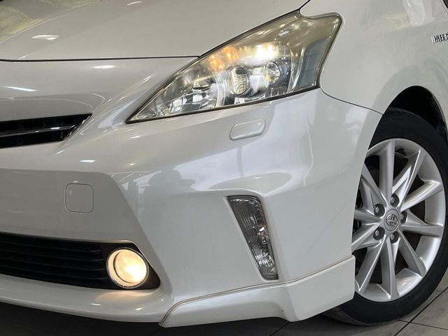 TOYOTA PRIUS Alpha 2012