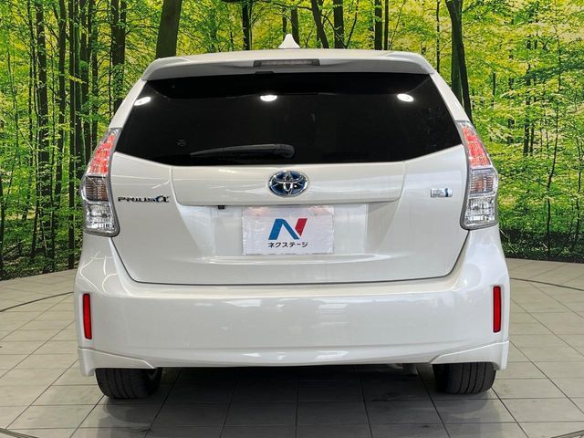 TOYOTA PRIUS Alpha 2012