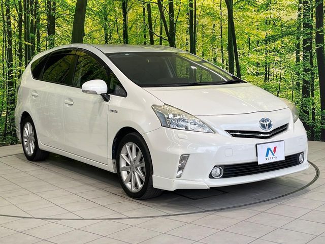 TOYOTA PRIUS Alpha 2012