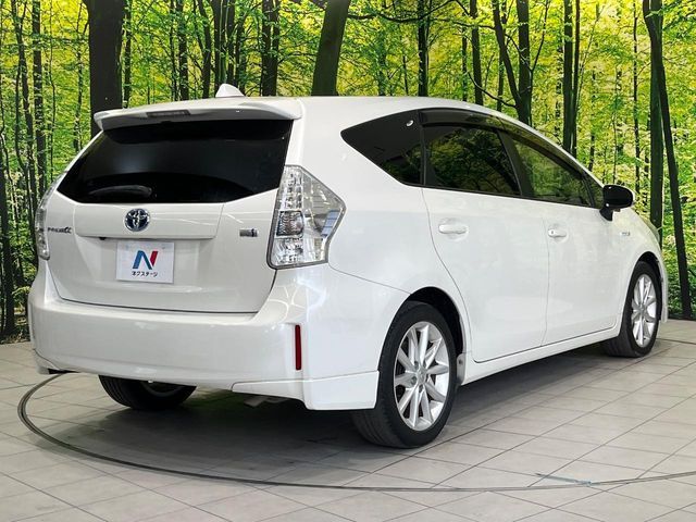 TOYOTA PRIUS Alpha 2012