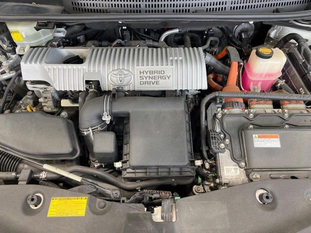 TOYOTA PRIUS Alpha 2012