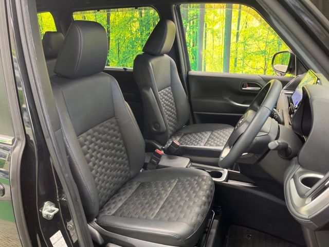 TOYOTA VOXY HYBRID 2023