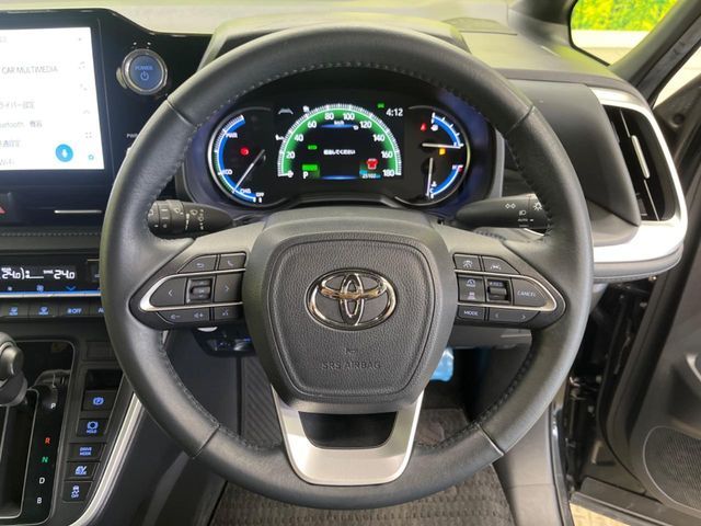 TOYOTA VOXY HYBRID 2023