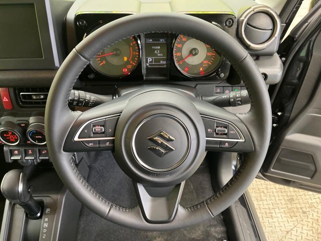 SUZUKI JIMNY NOMADE 2025