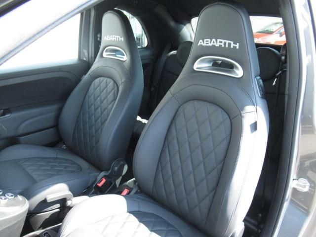 FIAT ABARTH 695C 2024