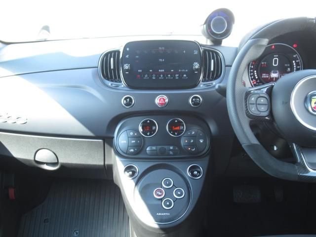 FIAT ABARTH 695C 2024