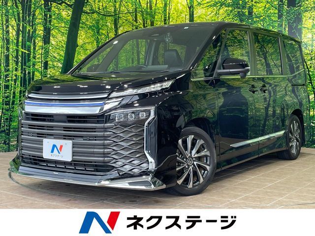 TOYOTA VOXY HYBRID 2022