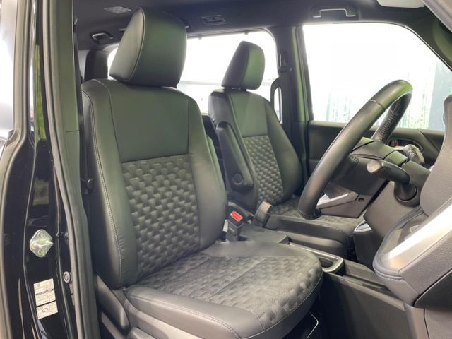 TOYOTA VOXY HYBRID 2022