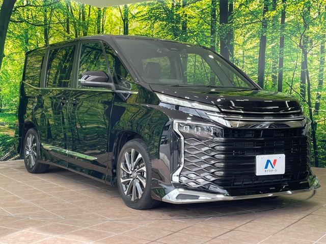 TOYOTA VOXY HYBRID 2022