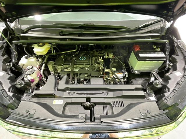 TOYOTA VOXY HYBRID 2022