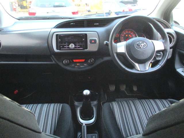 TOYOTA VITZ 2017