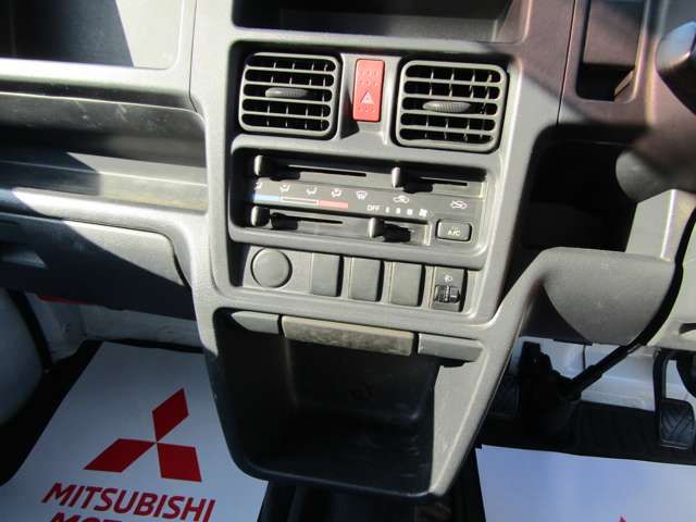 MITSUBISHI MINICAB truck 2016