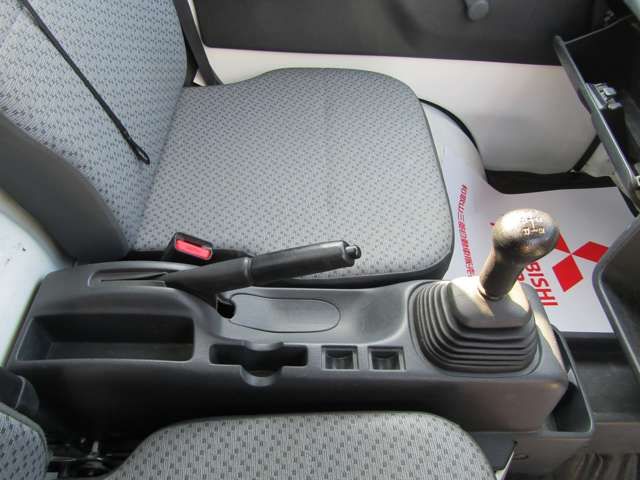 MITSUBISHI MINICAB truck 2016