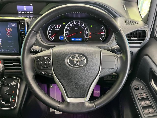 TOYOTA VOXY 2014