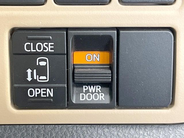 TOYOTA NOAH 4WD 2014