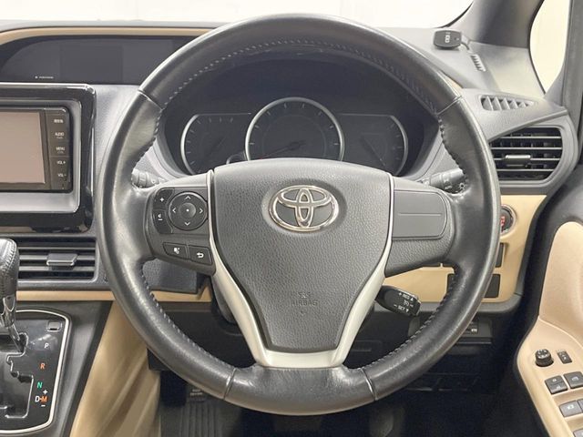 TOYOTA NOAH 4WD 2014