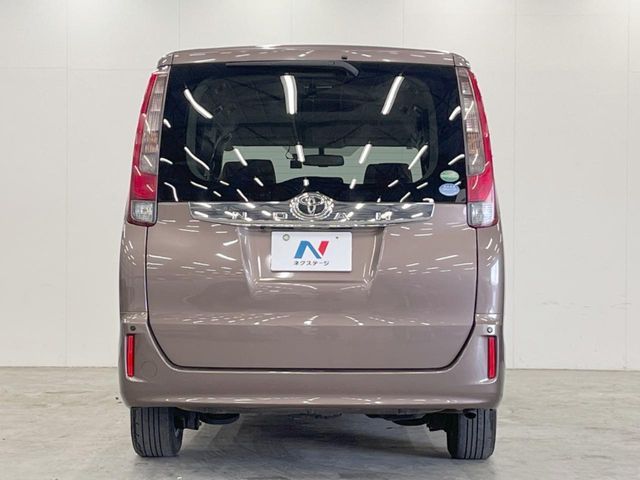 TOYOTA NOAH 4WD 2014