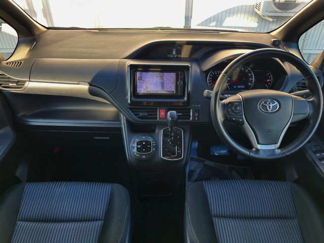 TOYOTA NOAH 2014