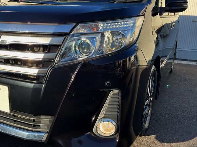 TOYOTA NOAH 2014