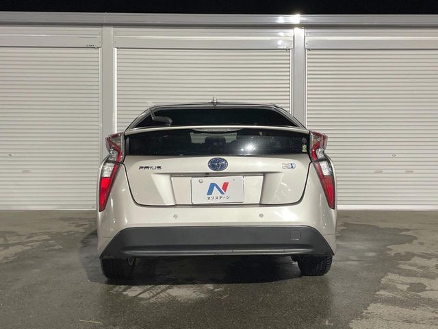 TOYOTA PRIUS 2018