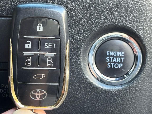 TOYOTA VELLFIRE 2017