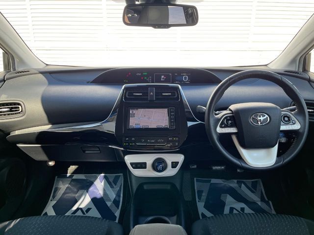 TOYOTA PRIUS 2017