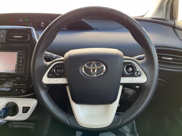 TOYOTA PRIUS 2017