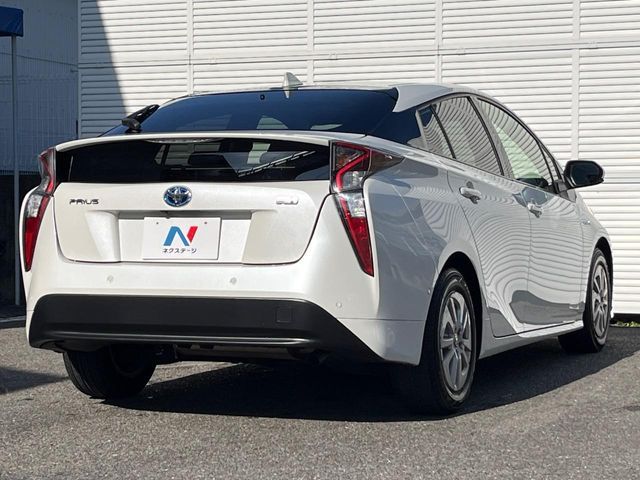 TOYOTA PRIUS 2017
