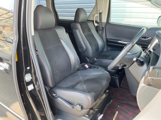 TOYOTA VELLFIRE 2013