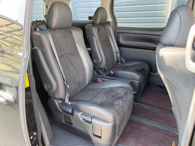 TOYOTA VELLFIRE 2013