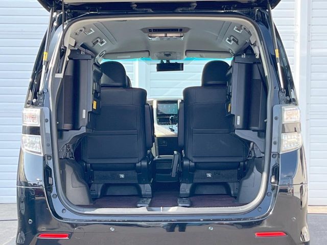 TOYOTA VELLFIRE 2013