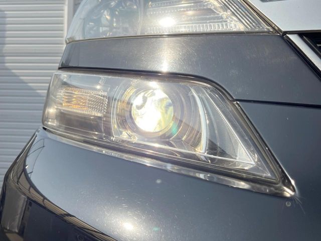 TOYOTA VELLFIRE 2013