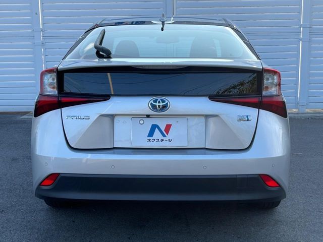 TOYOTA PRIUS 2019