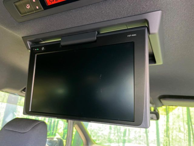 TOYOTA VOXY HYBRID 2018