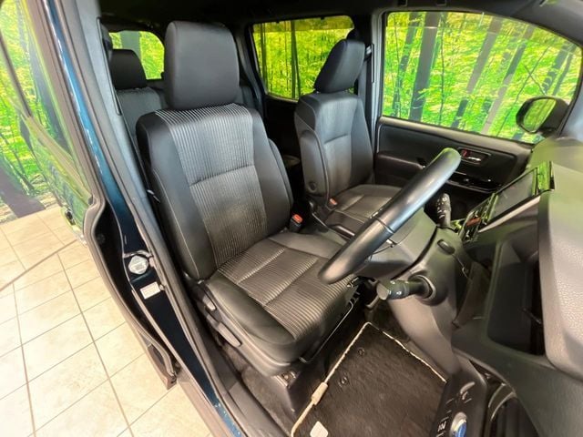 TOYOTA VOXY HYBRID 2018