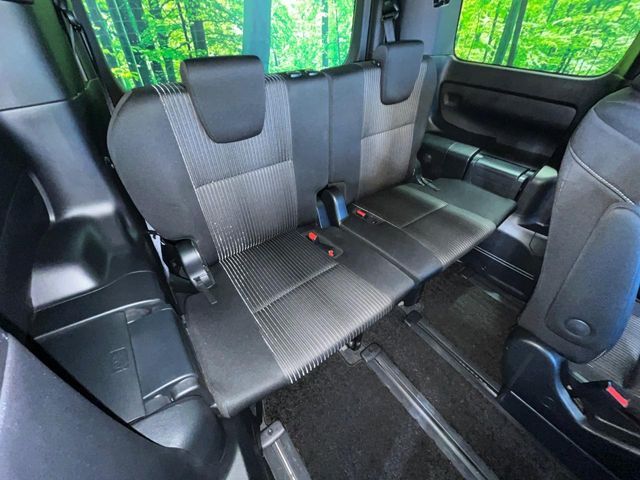 TOYOTA VOXY HYBRID 2018