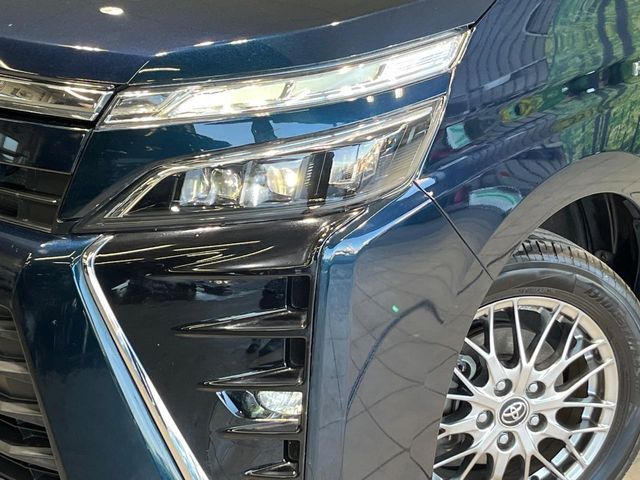 TOYOTA VOXY HYBRID 2018