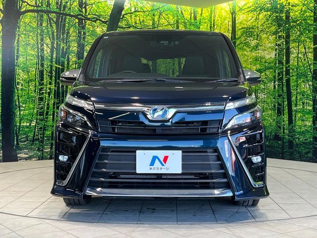 TOYOTA VOXY HYBRID 2018