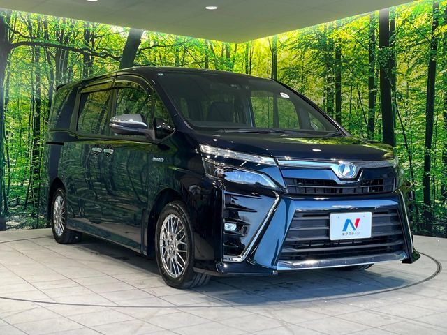 TOYOTA VOXY HYBRID 2018