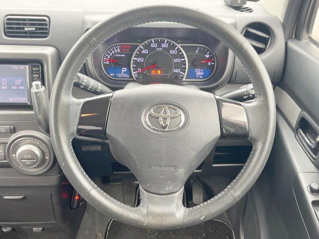 TOYOTA PIXIS SPACE 2015