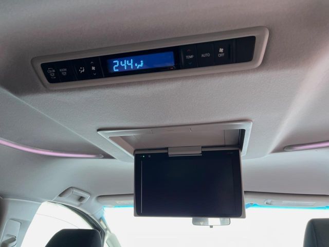 TOYOTA VELLFIRE 2017