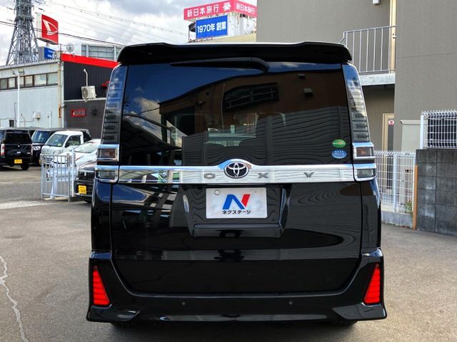 TOYOTA VOXY 2020