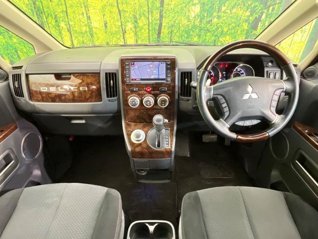 MITSUBISHI DELICA D:5 4WD 2011