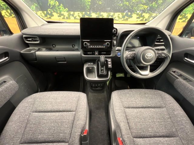 TOYOTA SIENTA HYBRID 2023