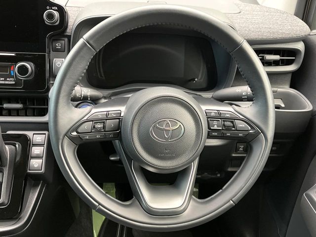 TOYOTA SIENTA HYBRID 2023