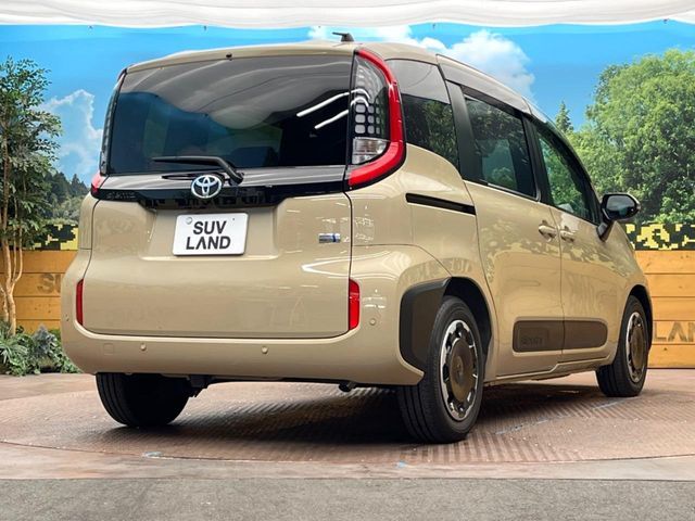 TOYOTA SIENTA HYBRID 2023