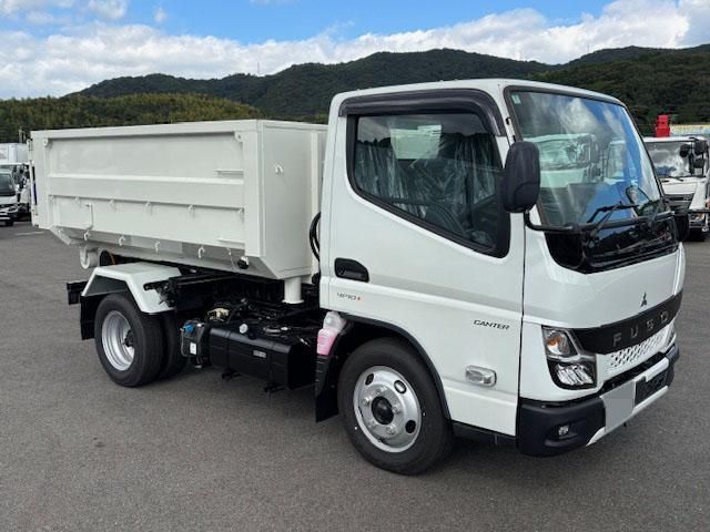 MITSUBISHI CANTER 2025